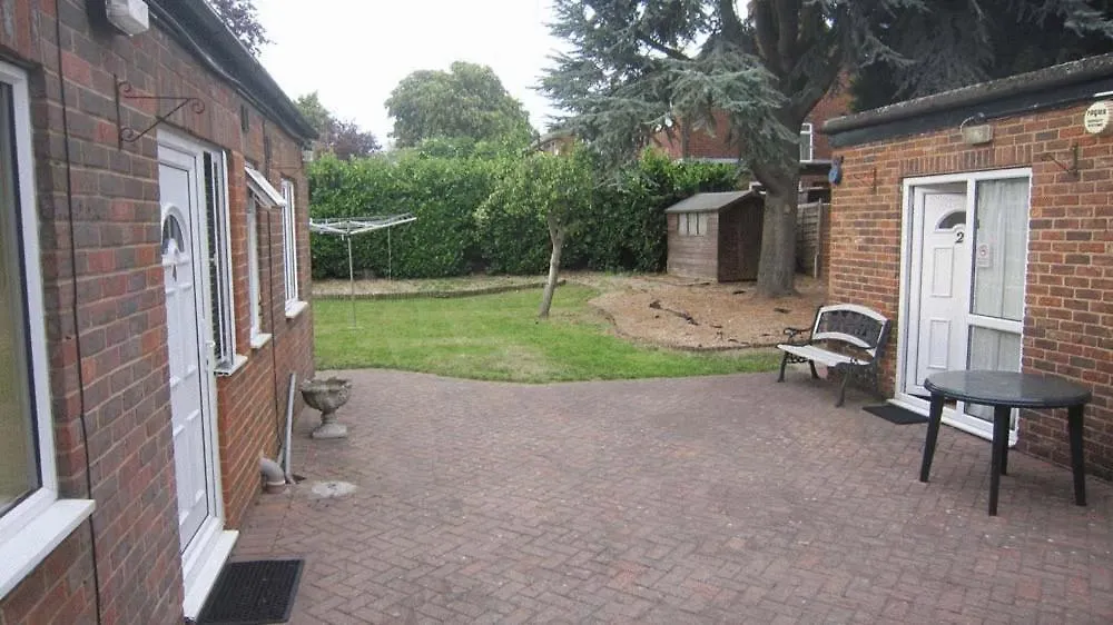 Debden Guest House Hillingdon