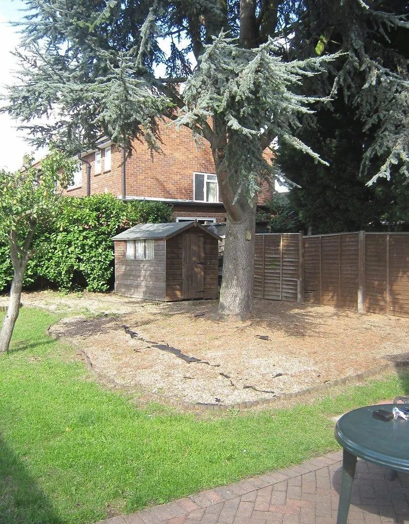 Debden Guest House Hillingdon Bed & Breakfast