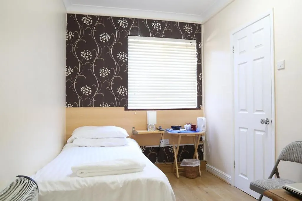 Debden Guest House Hillingdon Bed & Breakfast