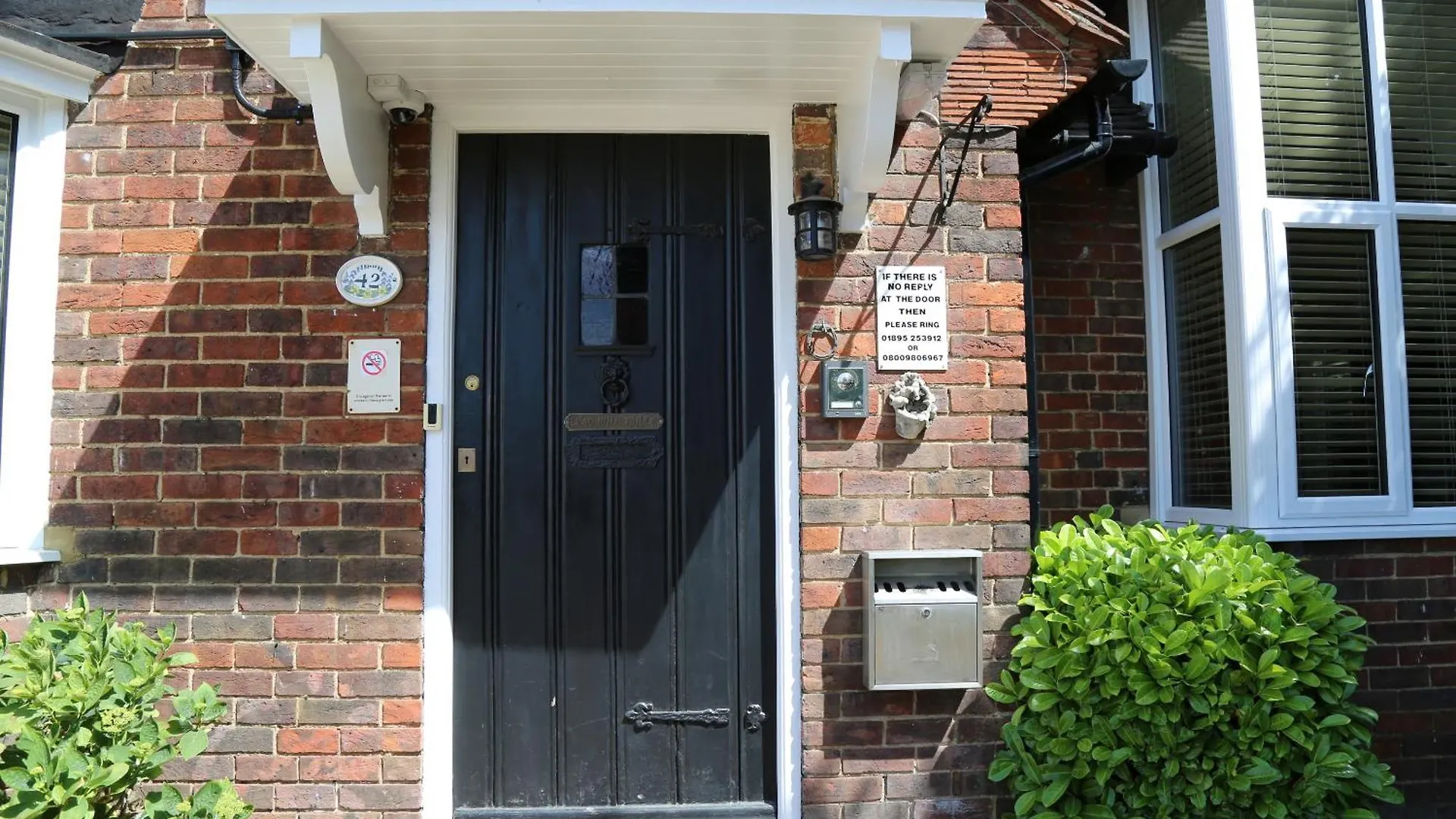 Debden Guest House Hillingdon Bed & Breakfast