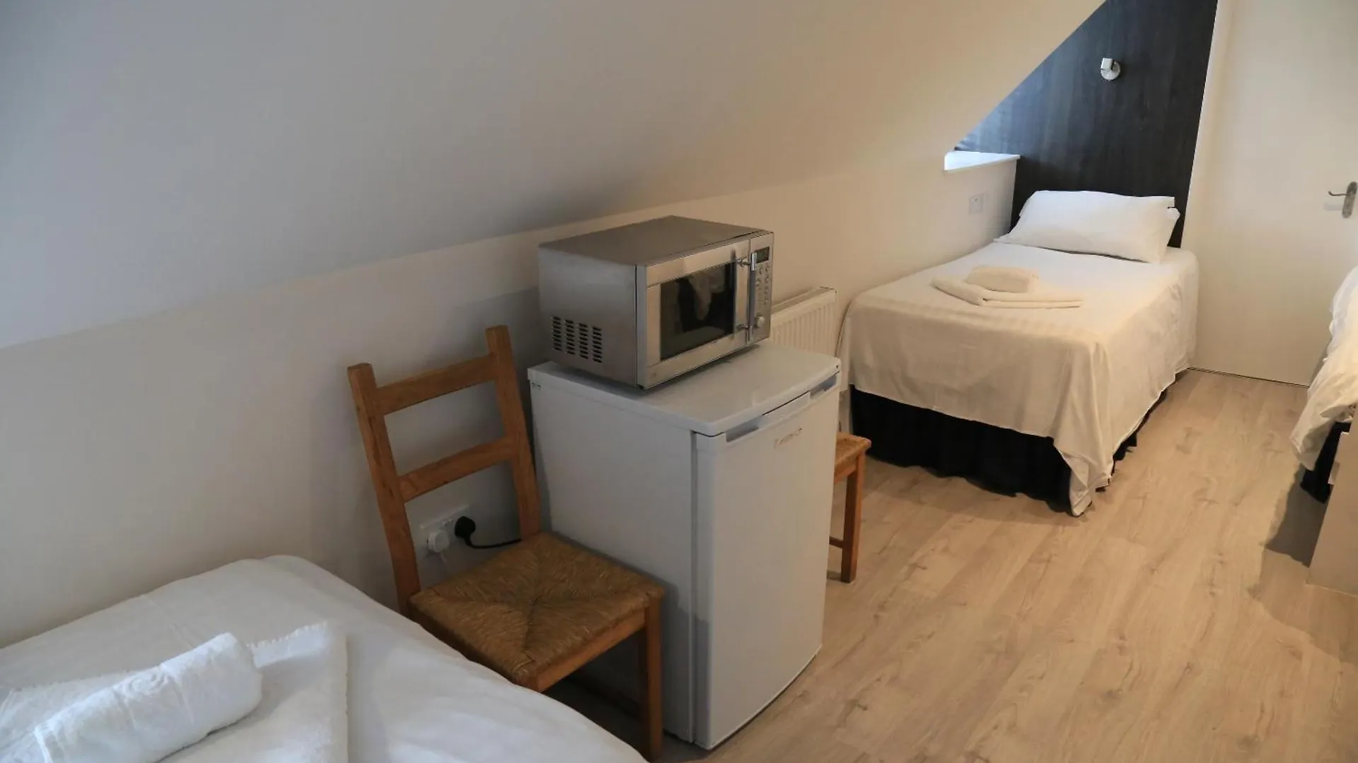 Debden Guest House Hillingdon