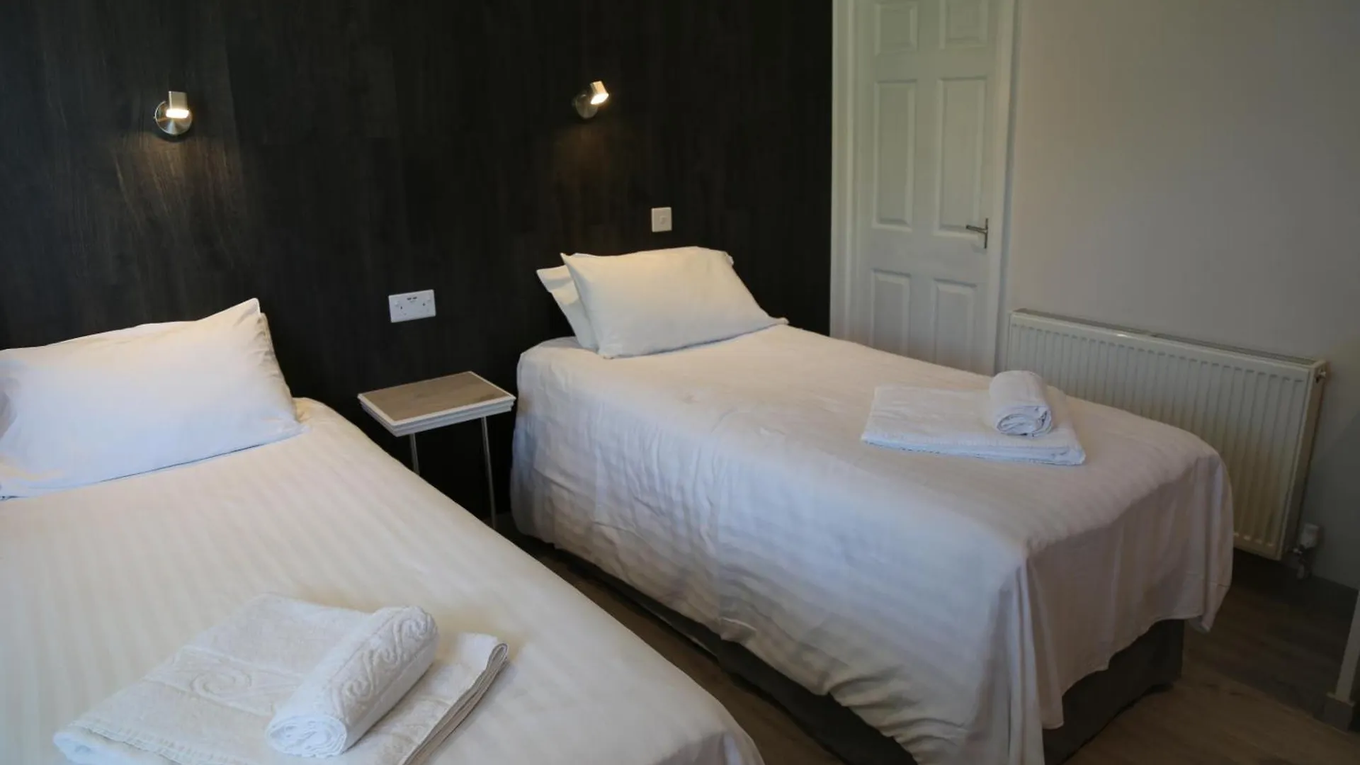 Debden Guest House Hillingdon 3*,