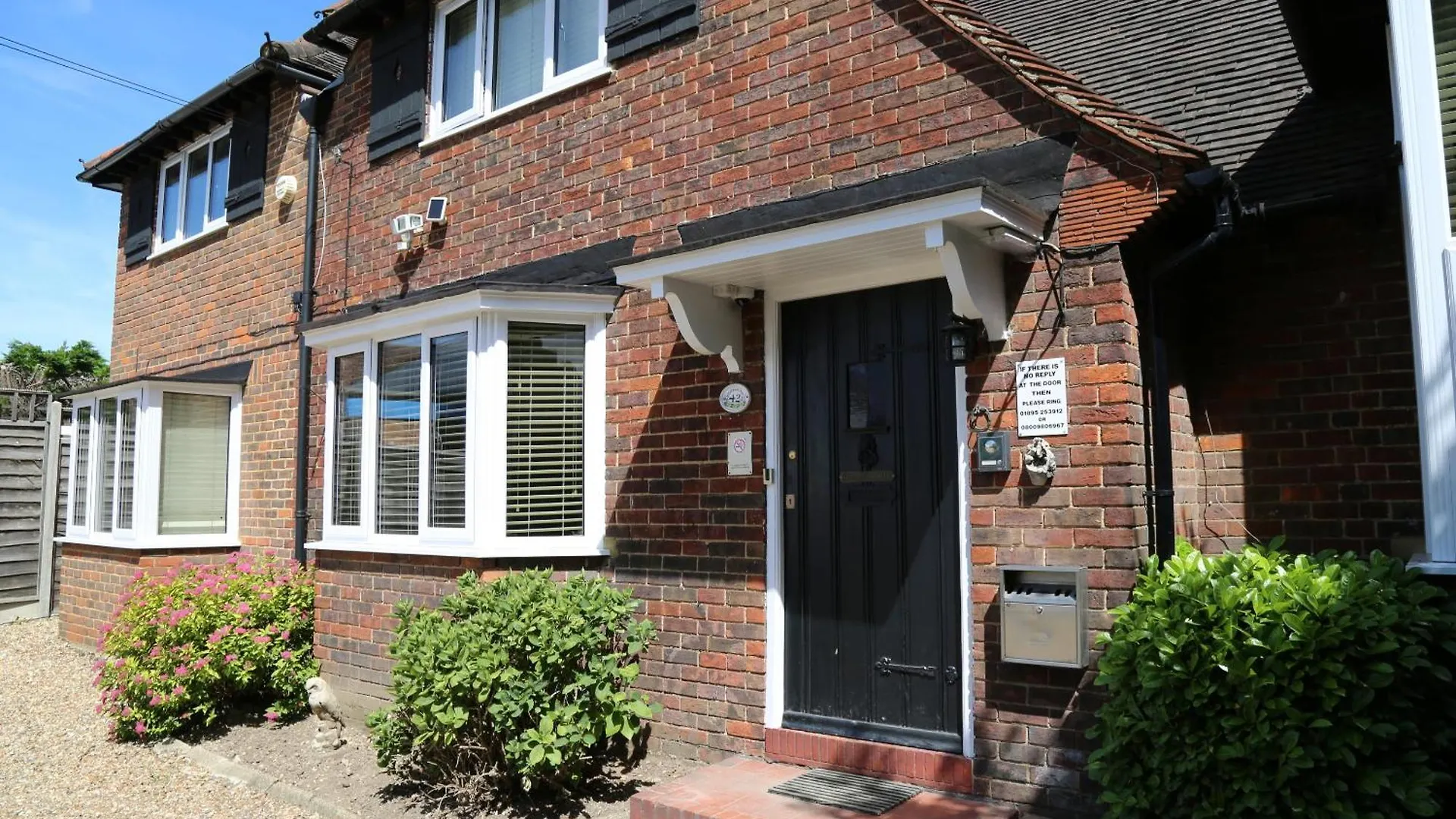 Debden Guest House Hillingdon 3*,