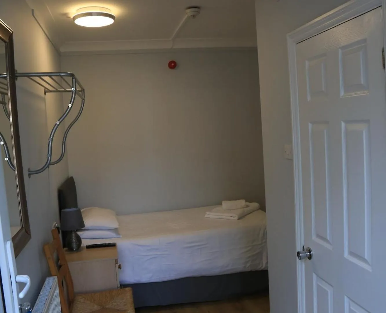 Debden Guest House Hillingdon Bed & Breakfast