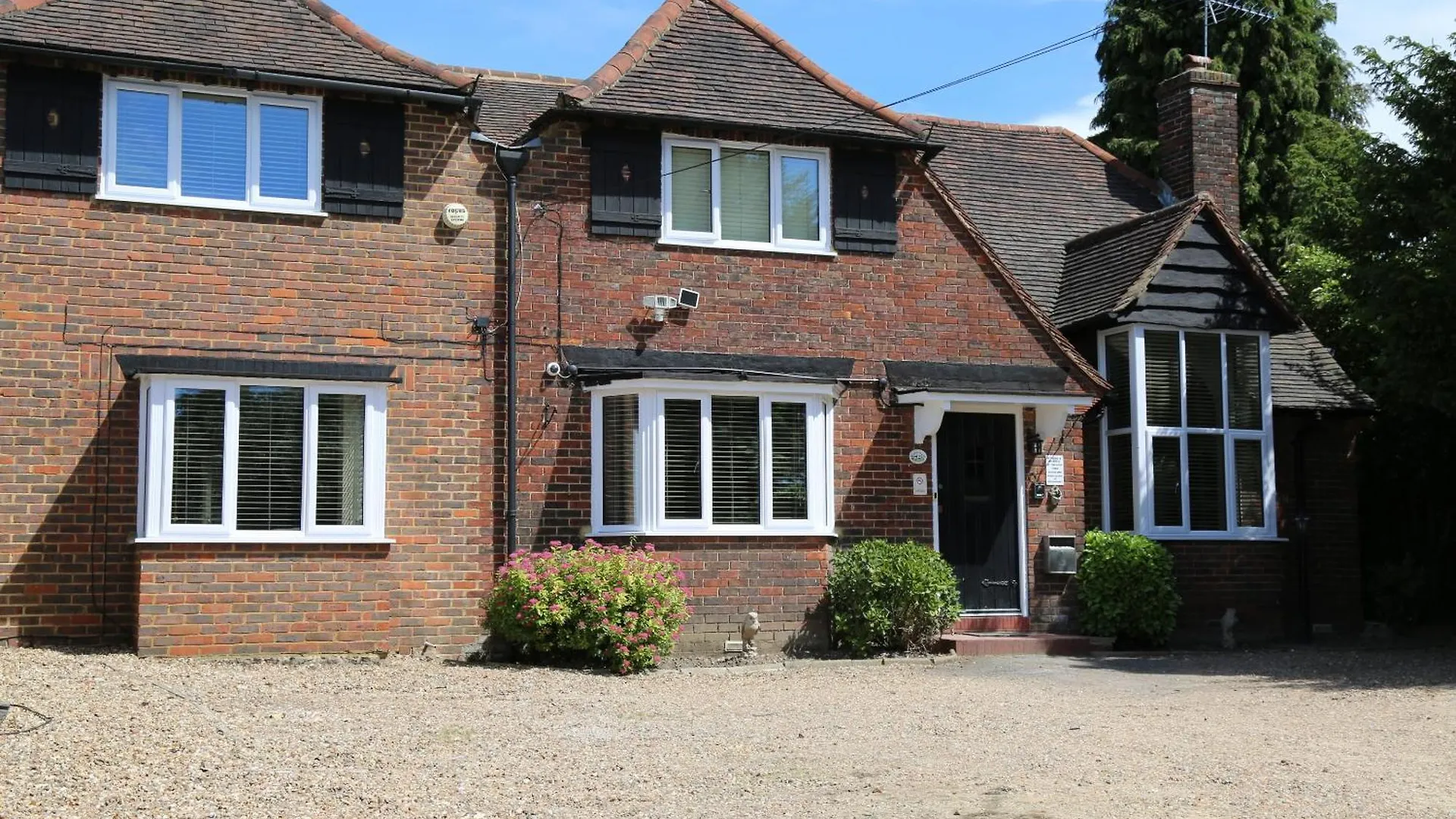 Debden Guest House Hillingdon