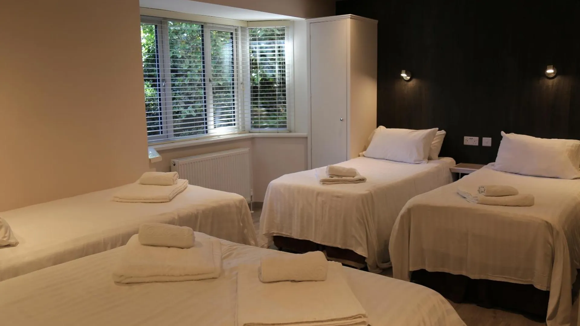 Bed & Breakfast Debden Guest House Hillingdon