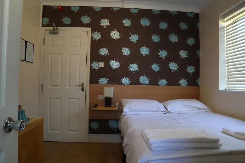 Debden Guest House Hillingdon 3*,