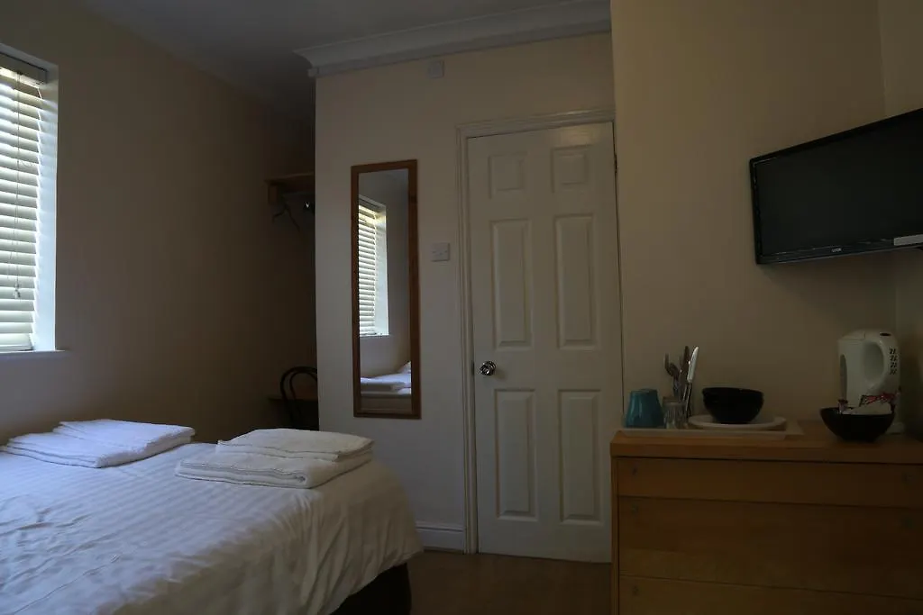 Bed & Breakfast Debden Guest House Hillingdon