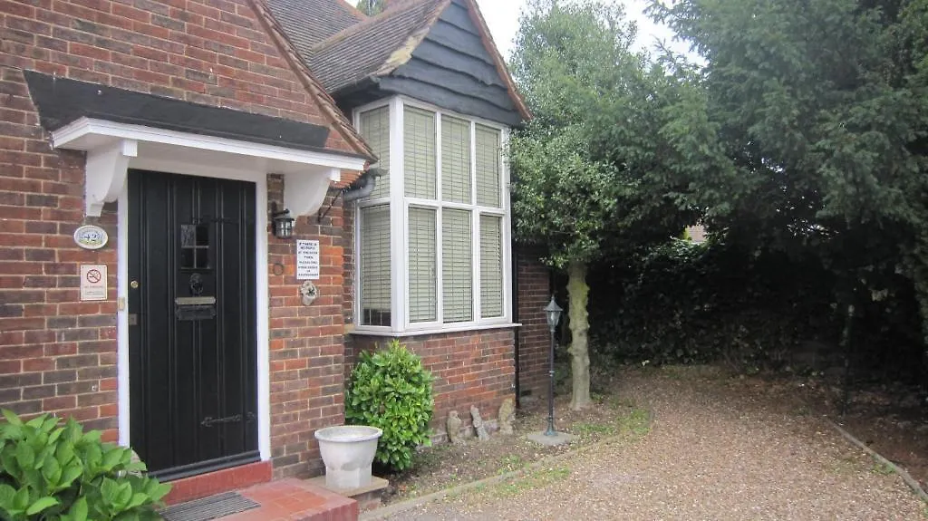 Debden Guest House Hillingdon