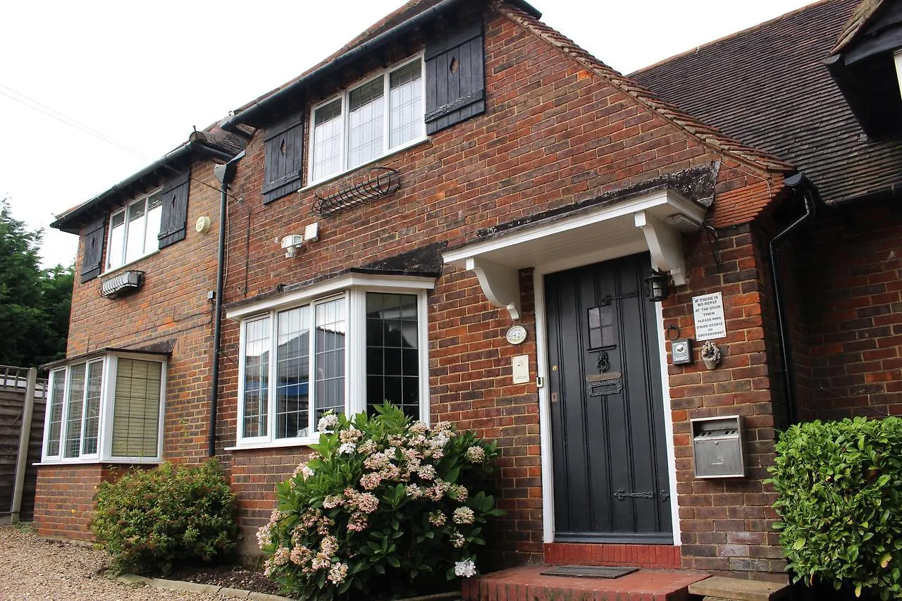 Debden Guest House Hillingdon Bed & Breakfast