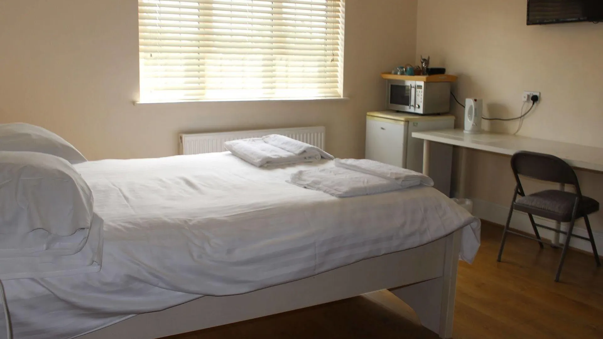 Bed & Breakfast Debden Guest House Hillingdon