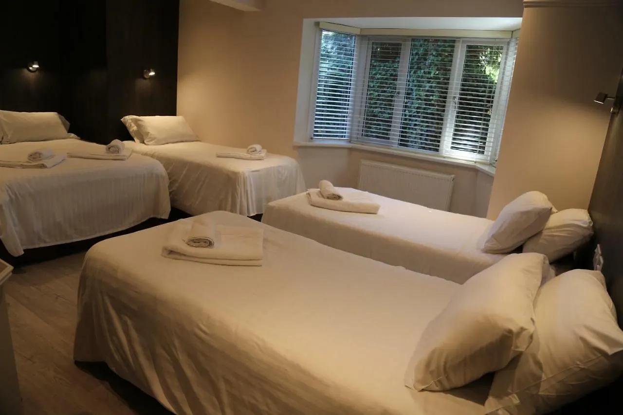 Debden Guest House Hillingdon Bed & Breakfast
