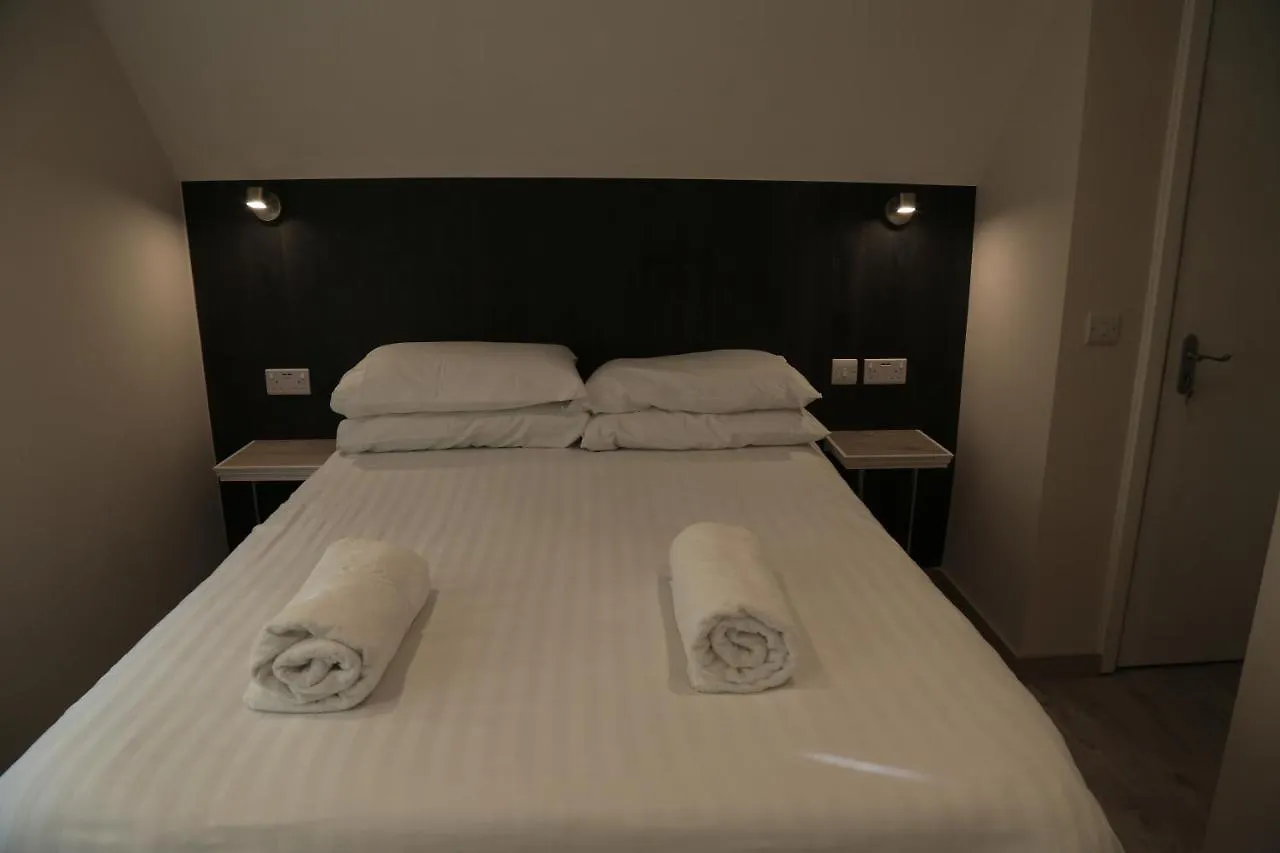 Debden Guest House Hillingdon